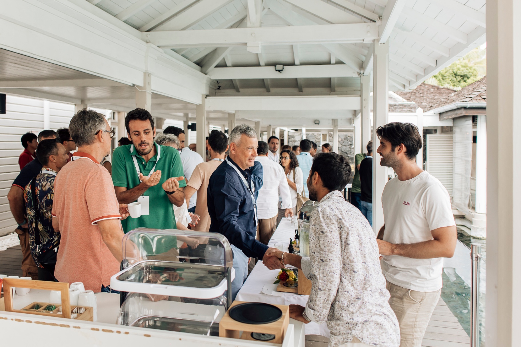 Pause networking entre praticiens lors d'un événement Smile Academy